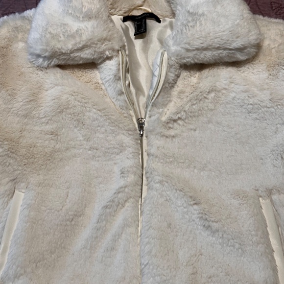 Forever 21 Faux Fur Zip-up Cropped Jacket - XS - White NWOT - Picture 5 of 16